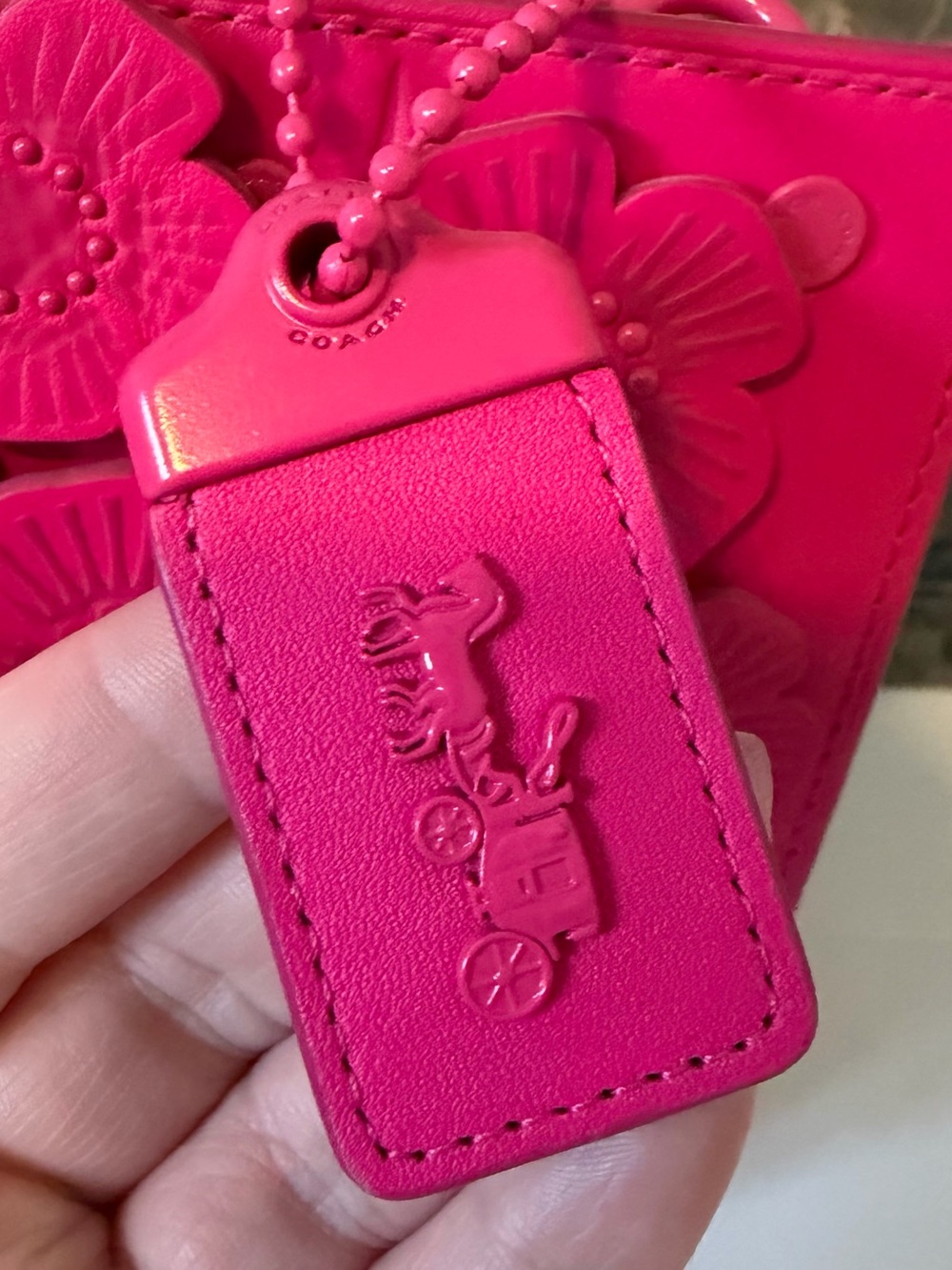 NWT Coach Tea Rose Rogue 25 Shoulder Bag Glovetanned Leather Dragonfruit CU053 - Picture 2 of 15